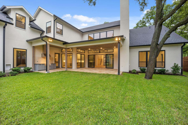 Desco Fine Homes is a high performance custom home builder in North Texas. We build custom homes in Dallas, Preston Hollow.