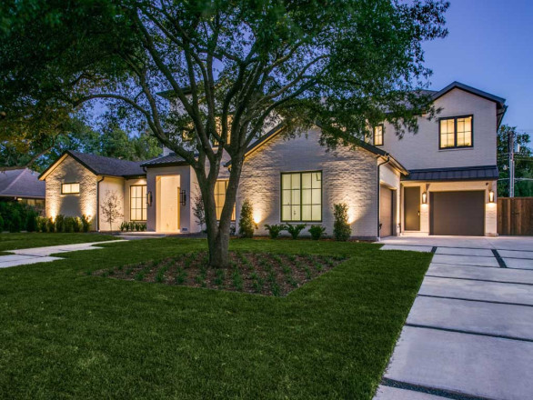 Custom Built Home by Desco Fine Homes in the Preston Hollow area of Dallas.