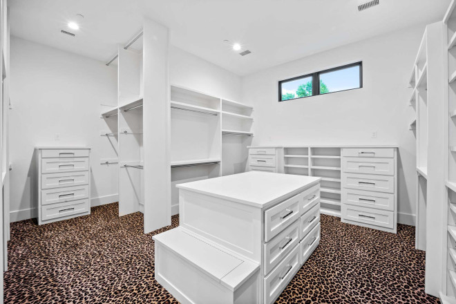 Desco Fine Homes is a high performance custom home builder in North Texas. We build custom homes in Dallas, Preston Hollow.