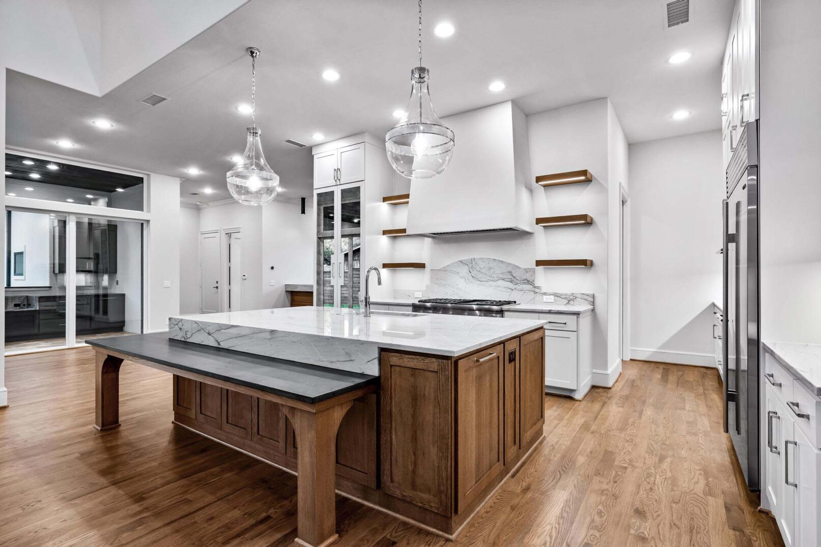 Desco Fine Homes is a high performance custom home builder in North Texas. We build custom homes in Dallas, Plano, Preston Hollow, Lakewood, M-Streets.