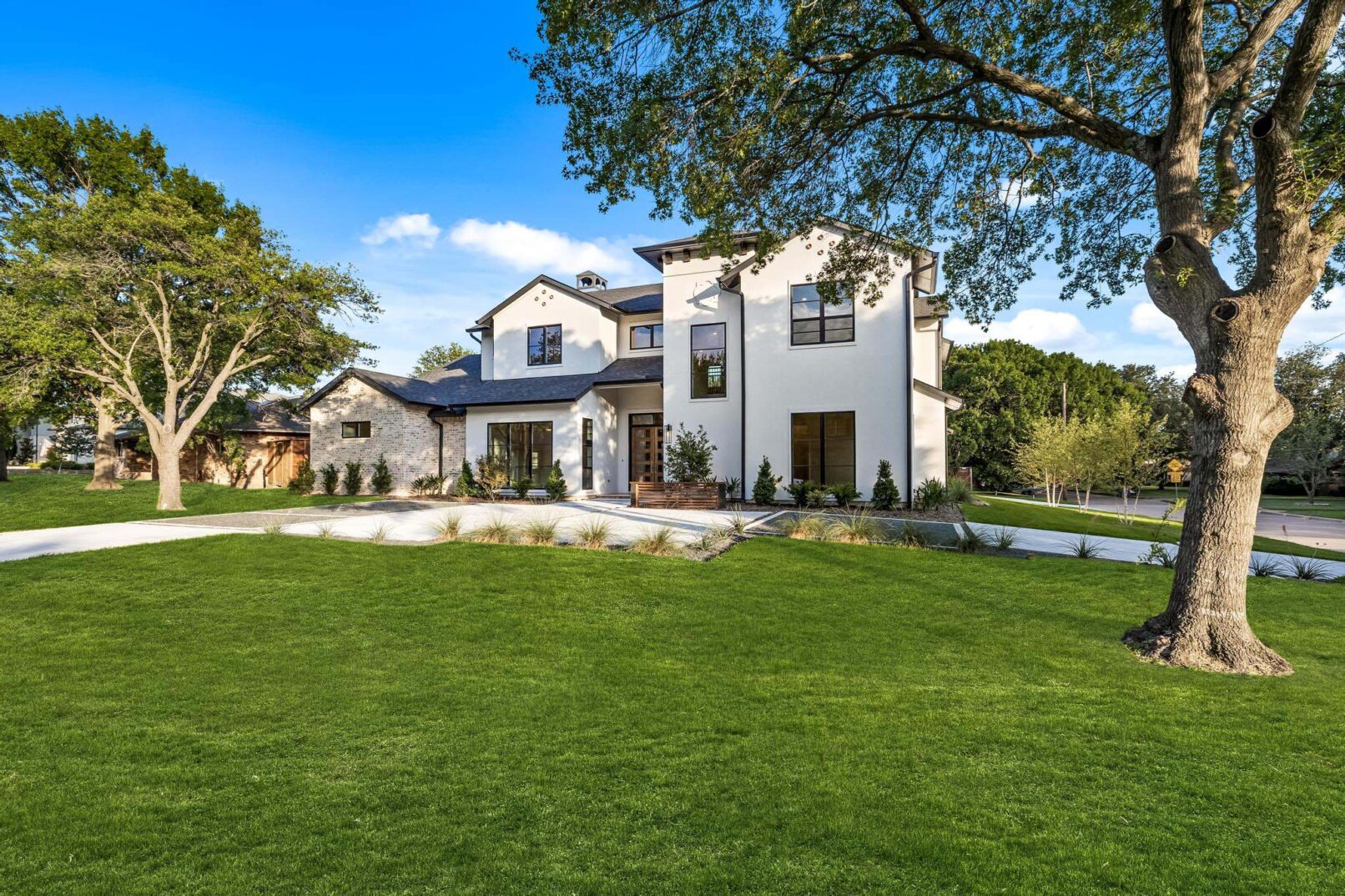 Desco Fine Homes is a high performance custom home builder in North Texas. We build custom homes in Dallas, Plano, Preston Hollow, Lakewood, M-Streets.