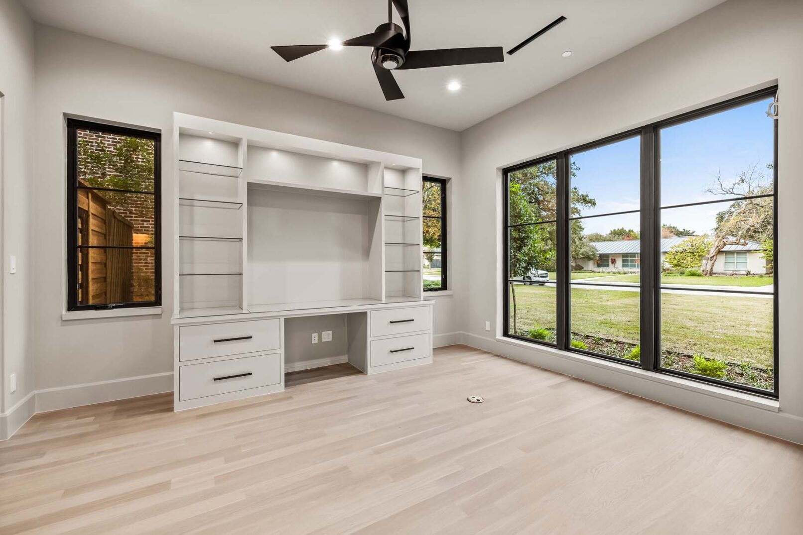 Desco Fine Homes is a high performance custom home builder in North Texas. We build custom homes in Dallas, Preston Hollow.