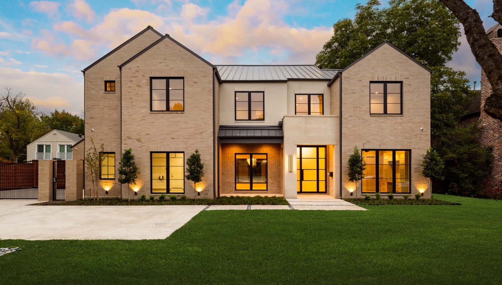 Desco Fine Homes is a high performance custom home builder in North Texas. We build custom homes in Dallas, Preston Hollow.