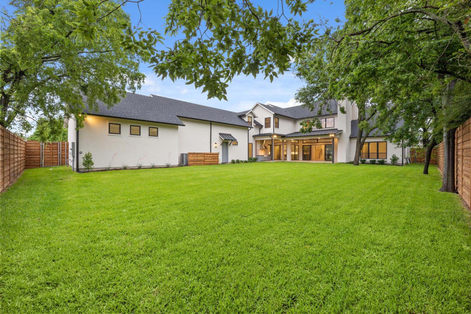 Desco Fine Homes is a high performance custom home builder in North Texas. We build custom homes in Dallas, Preston Hollow.