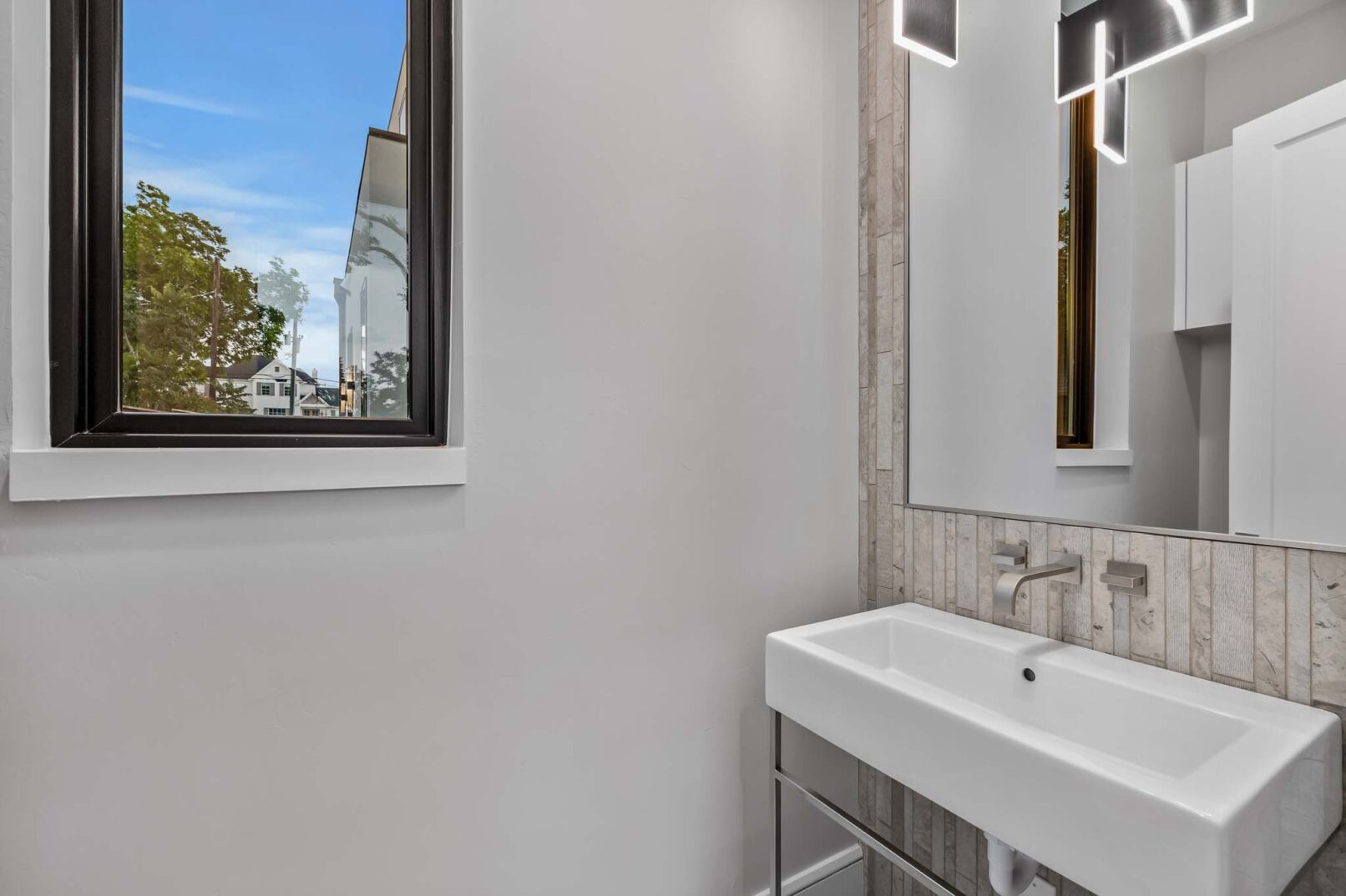 Desco Fine Homes is a high performance custom home builder in North Texas. We build custom homes in Dallas, Plano, Preston Hollow, Lakewood, M-Streets.