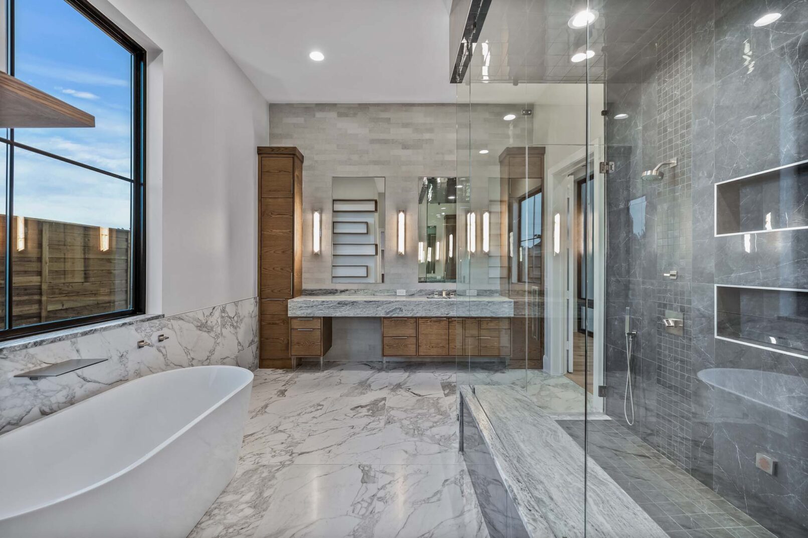 Desco Fine Homes is a high performance custom home builder in North Texas. We build custom homes in Dallas, Plano, Preston Hollow, Lakewood, M-Streets.