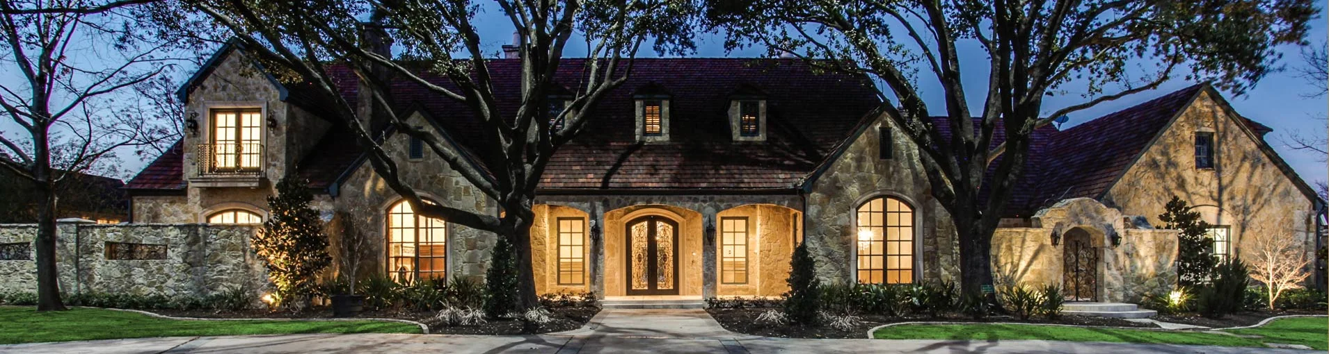 Desco Fine Homes is an award-winning custom home builder in North Dallas. We build custom homes and remodel in areas of North Dallas, including Plano, Bent Tree, Preston Hollow, Lakewood, and the M-Streets. Call us at: 972-381-8995