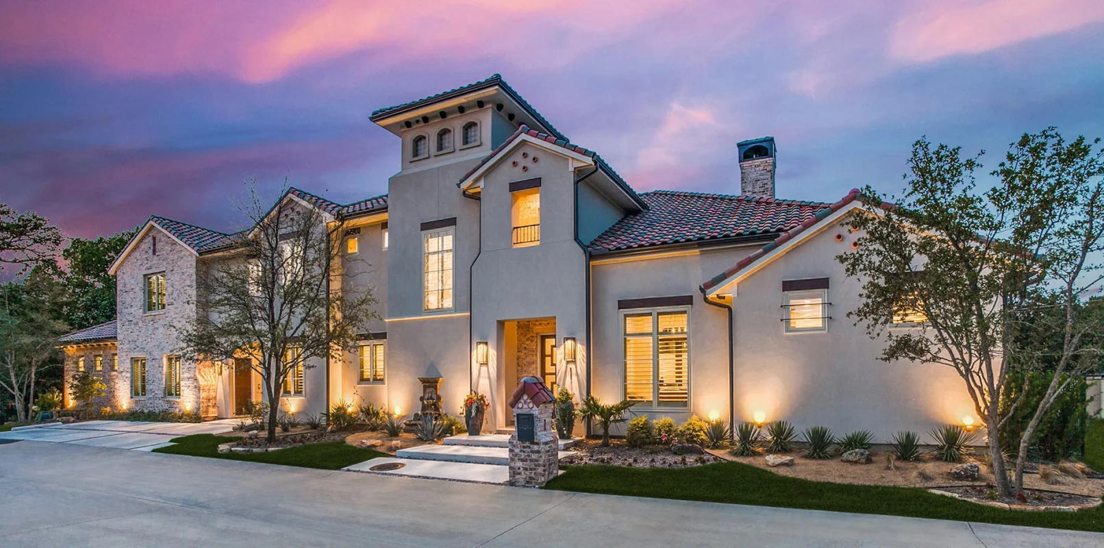 Desco Fine Homes is an award-winning custom home builder in North Dallas. We build custom homes and remodel in areas of North Dallas, including Plano, Bent Tree, Preston Hollow, Lakewood, and the M-Streets. Call us at: 972-381-8995